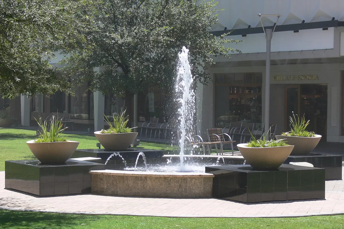 Fountain and public plaza at Biltmore Fashion Park