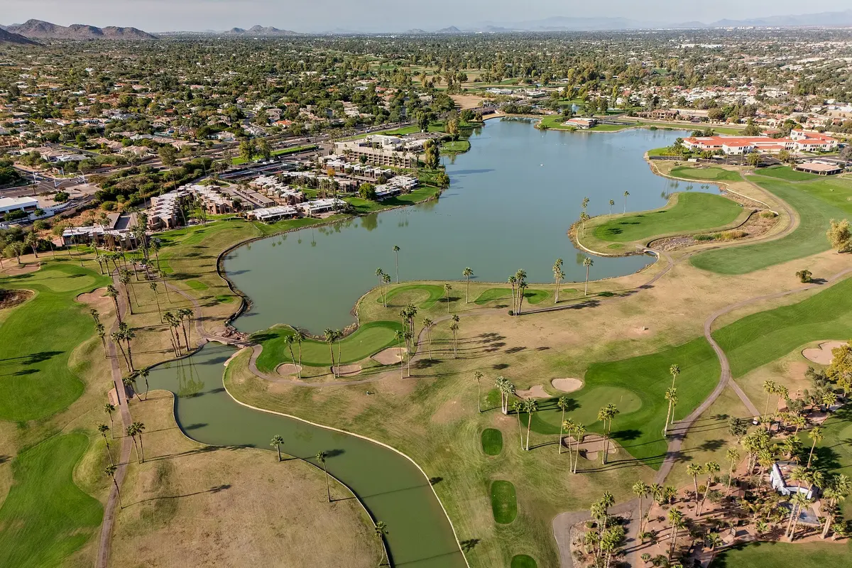 Lake and green landscape at McCormick Ranch