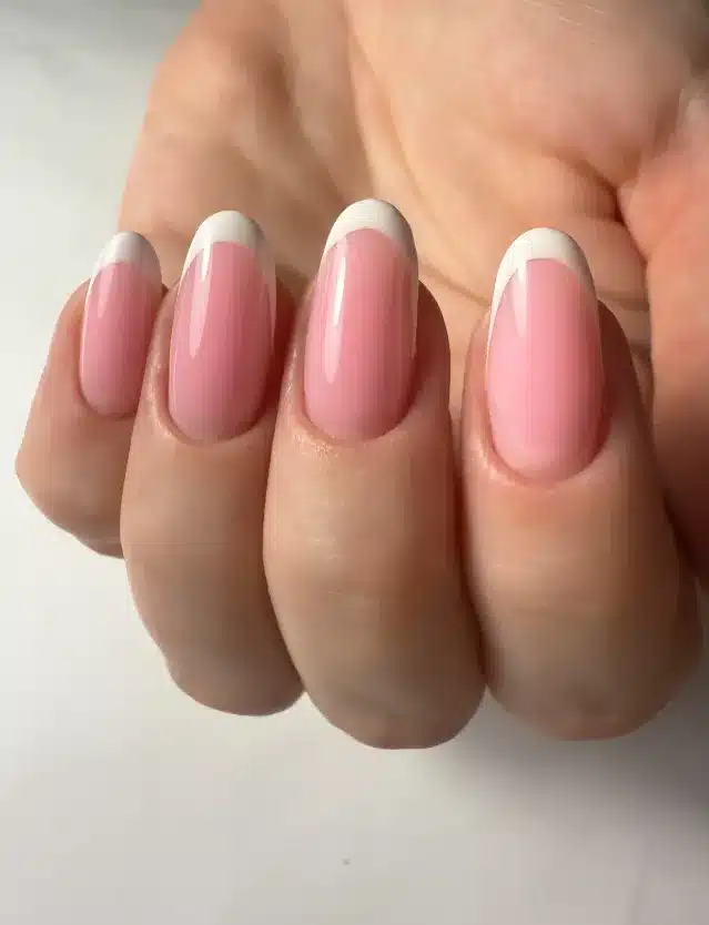 1. Classic & Colored Dip Nails (The Standard) 22